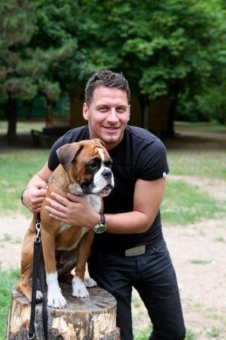 vastag-tamas-es-egy-boxer