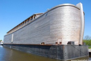 Megnyitott Noé bárkája - élethű méretben