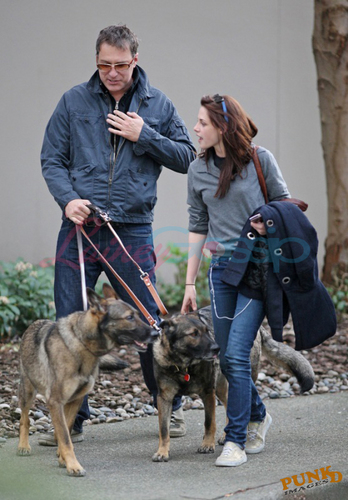 Kristen Stewart és kutyái