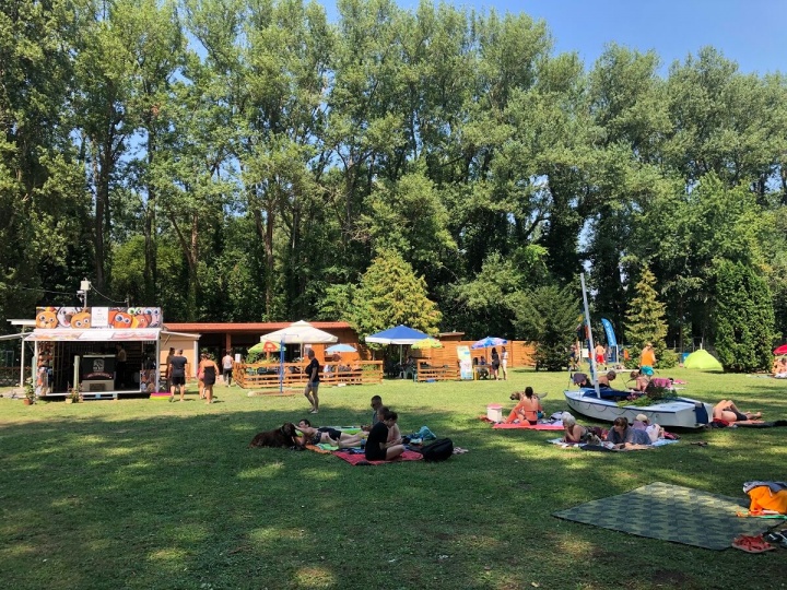 Most már akkor sem kell otthon hagynod a kutyádat, ha strandra mész kutya, strand, keszthely