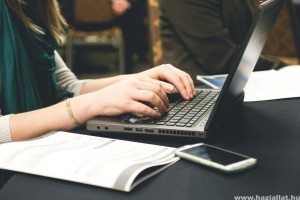 Hogyan könnyíti meg egy CRM rendszer a HR-es munkáját?